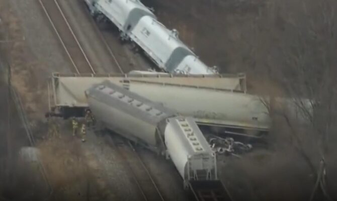 ABD'de yük treni raydan çıktı