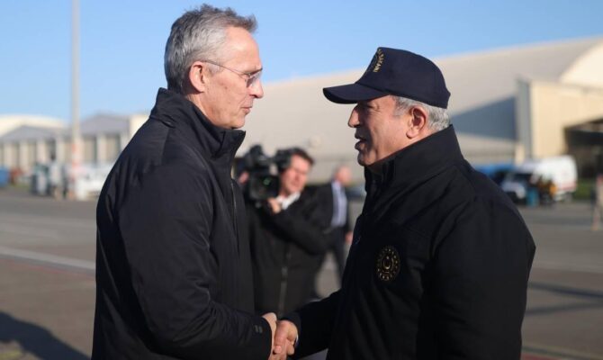 Bakan Akar NATO Genel Sekreteri Stoltenberg ile görüştü