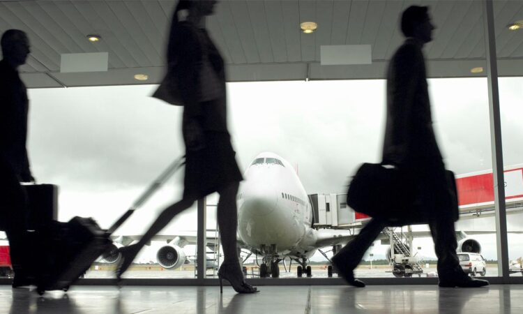 Grev nedeniyle Frankfurt ve Münih havalimanlarında yarın tüm uçuşlar iptal edildi